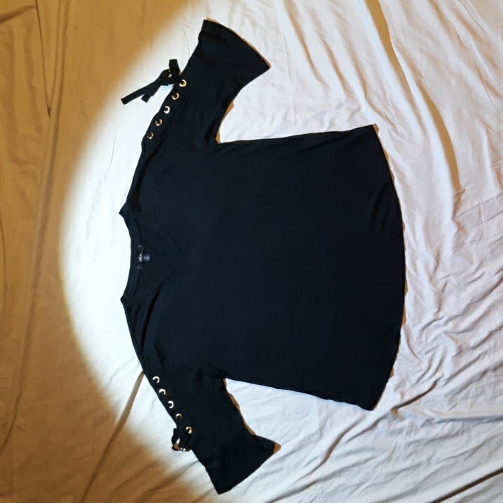 ellos black v neck 3/4 sleeve tshirt with lace up sleeves and grommets